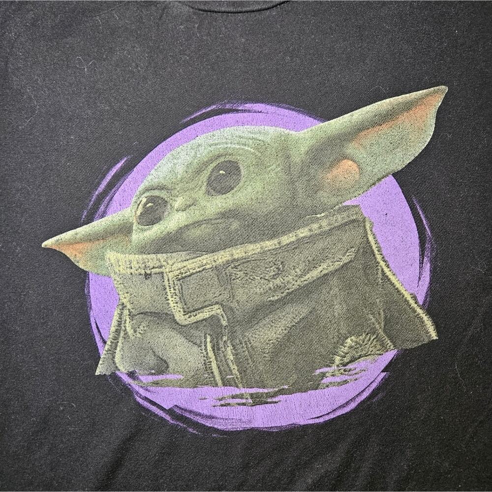 Small Men's Star Wars Groku Black Graphic T-Shirt, Small Fabric Flaw, Used.